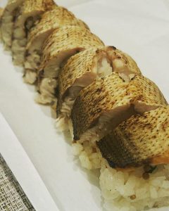 写真：旬魚とマスタードのスモーク寿司1,000円